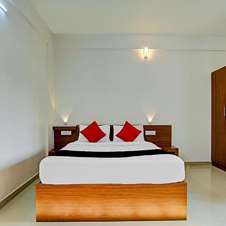 Отель Vaccinated Staff- Capital O 74715 Phoenix Holidays Коччи Экстерьер фото
