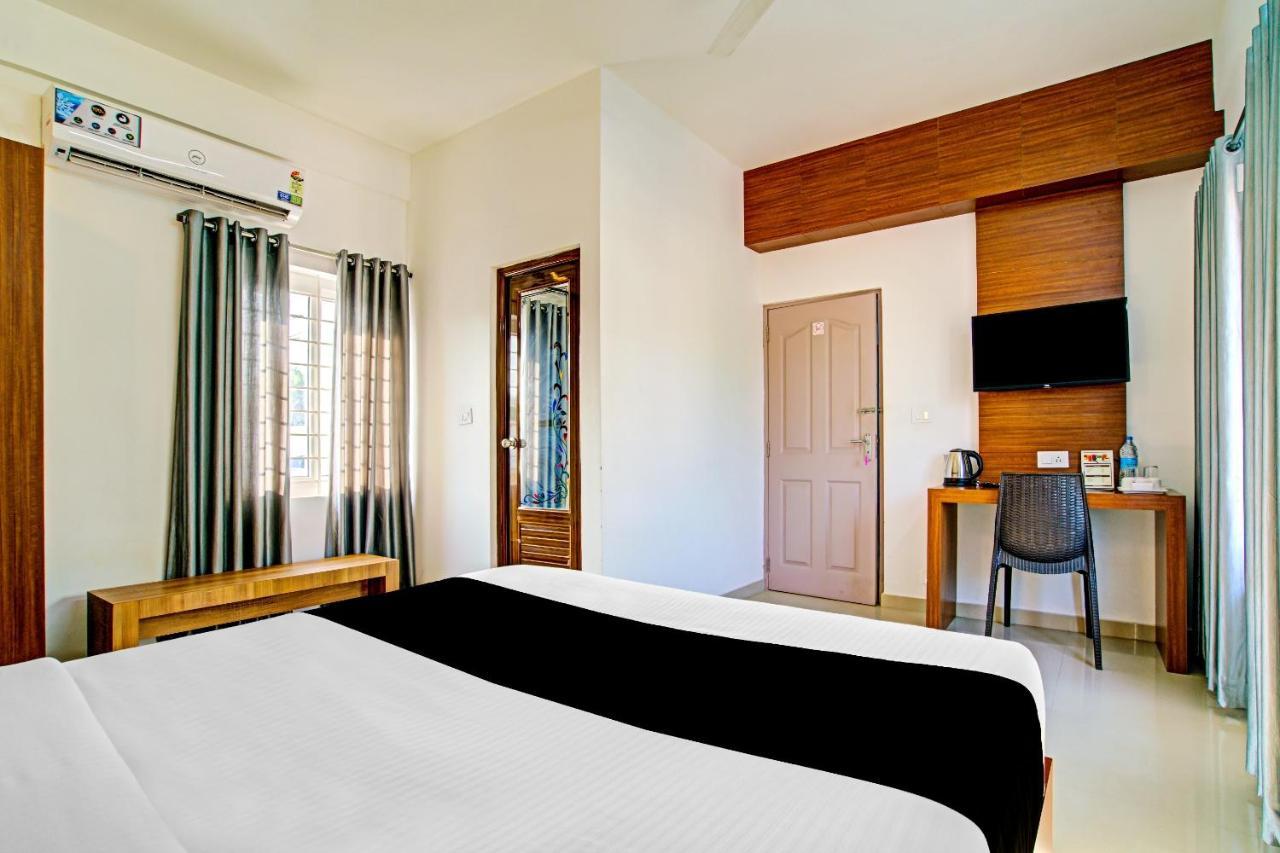 Отель Vaccinated Staff- Capital O 74715 Phoenix Holidays Коччи Экстерьер фото