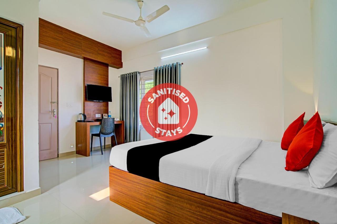 Отель Vaccinated Staff- Capital O 74715 Phoenix Holidays Коччи Экстерьер фото