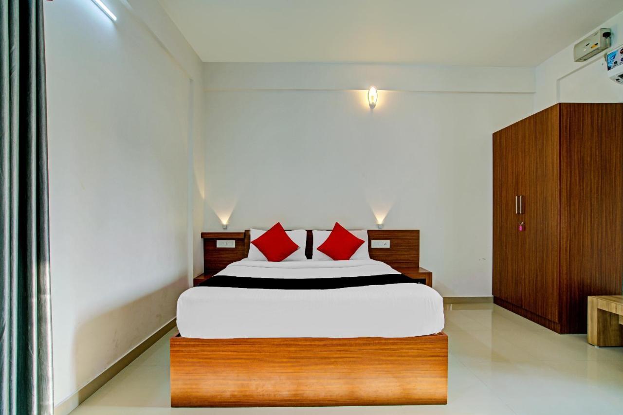 Отель Vaccinated Staff- Capital O 74715 Phoenix Holidays Коччи Экстерьер фото