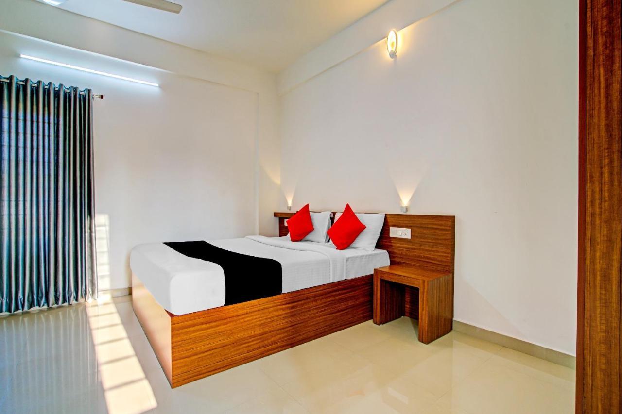 Отель Vaccinated Staff- Capital O 74715 Phoenix Holidays Коччи Экстерьер фото