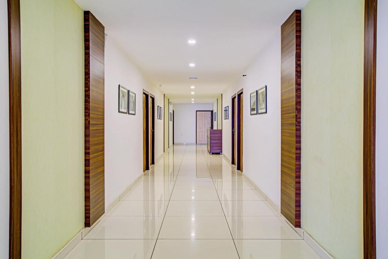 Отель Vaccinated Staff- Capital O 74715 Phoenix Holidays Коччи Экстерьер фото