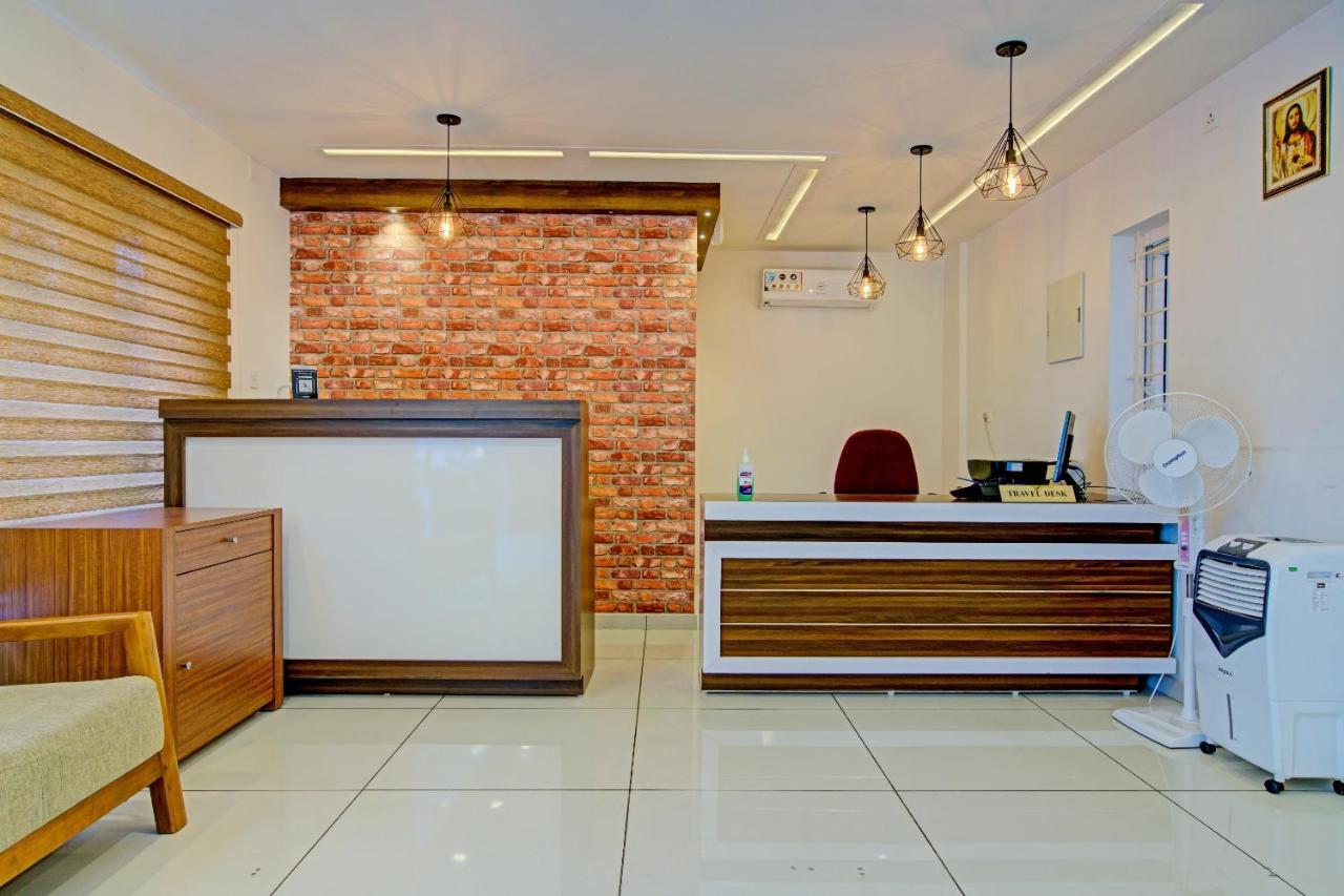 Отель Vaccinated Staff- Capital O 74715 Phoenix Holidays Коччи Экстерьер фото