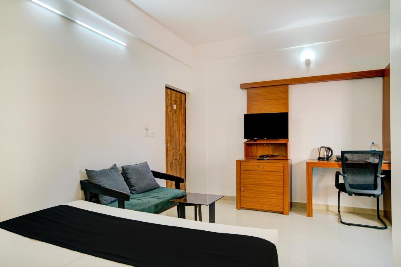 Отель Vaccinated Staff- Capital O 74715 Phoenix Holidays Коччи Экстерьер фото