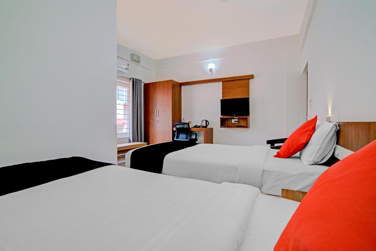 Отель Vaccinated Staff- Capital O 74715 Phoenix Holidays Коччи Экстерьер фото
