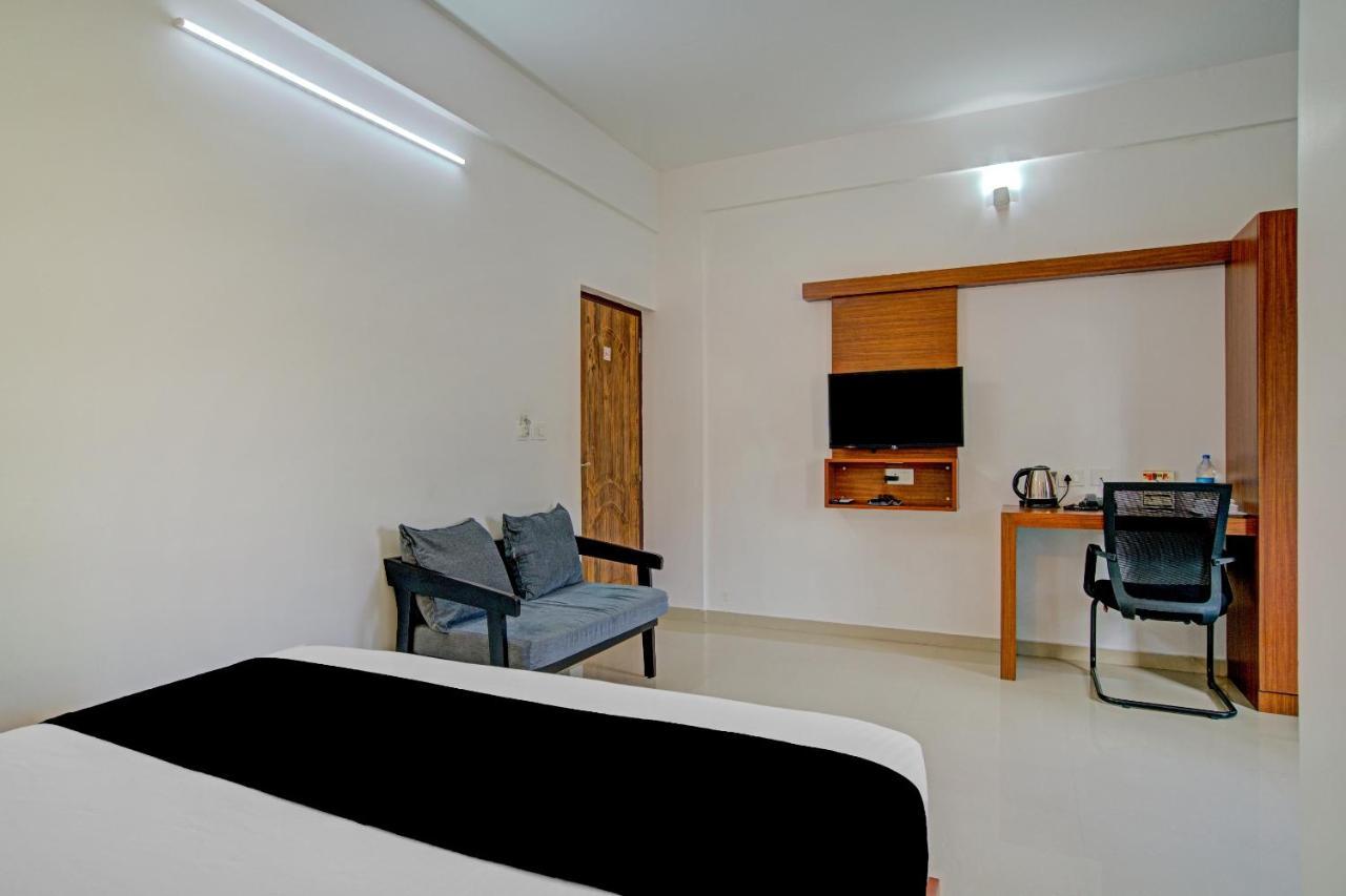 Отель Vaccinated Staff- Capital O 74715 Phoenix Holidays Коччи Экстерьер фото